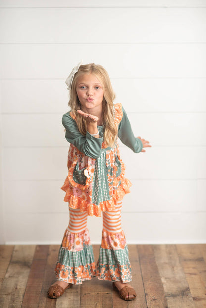 Kids Sage Floral Pocket Two Piece Bell Bottom Ruffle Set: 7/8