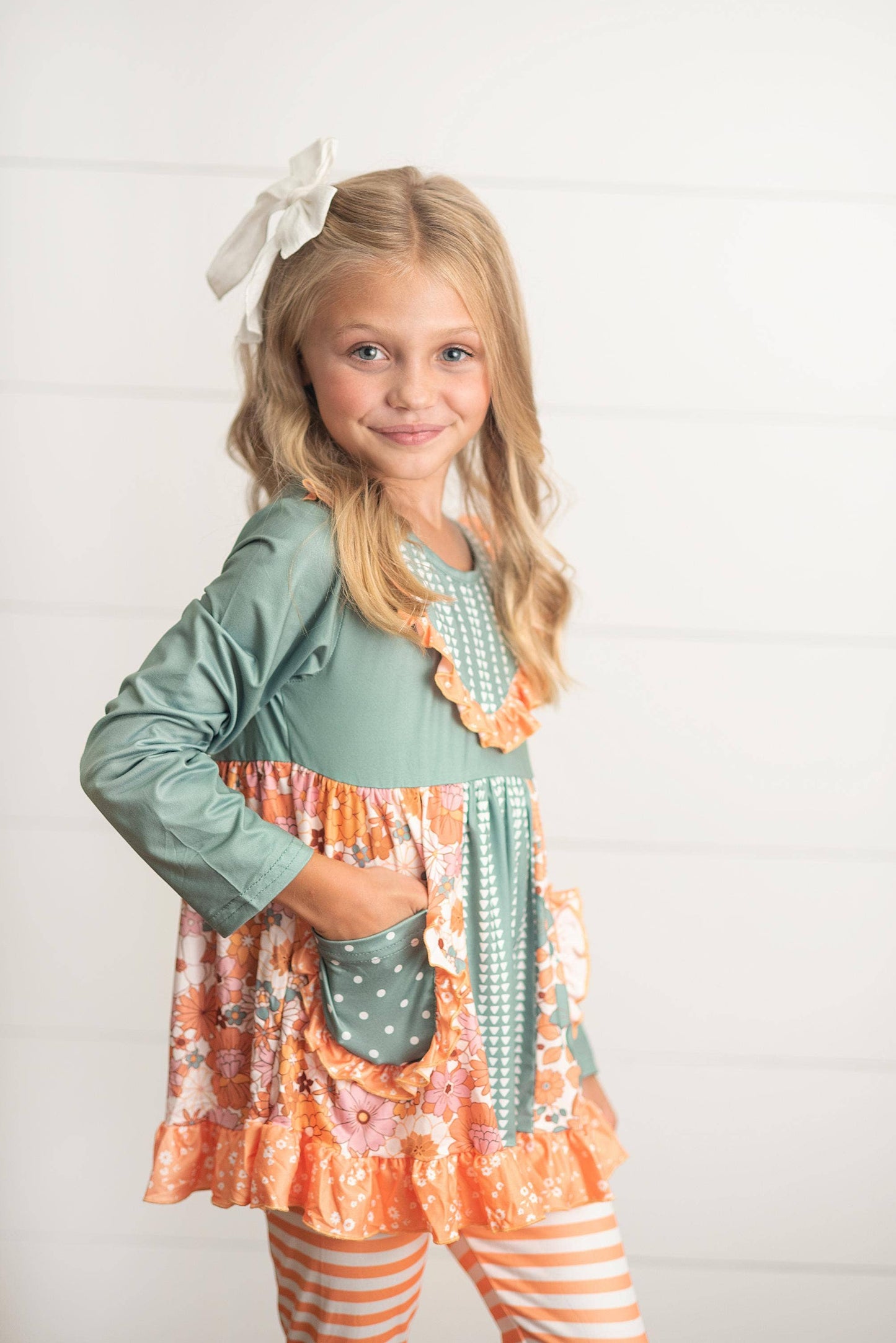 Kids Sage Floral Pocket Two Piece Bell Bottom Ruffle Set: 3/4
