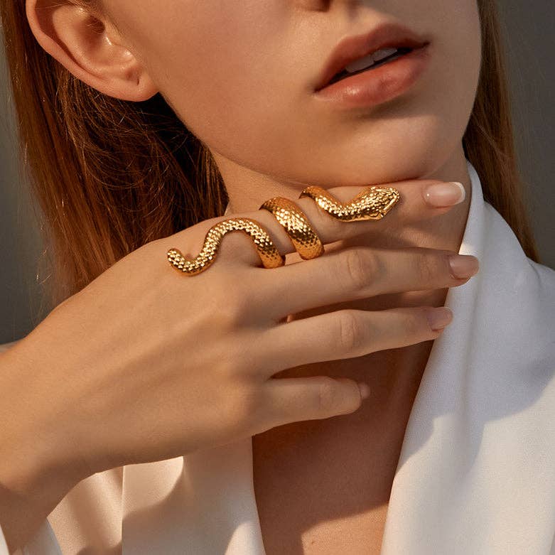 Punk Retro Exaggerated Serpentine Ring: Black
